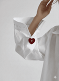 Carica l'immagine nel visualizzatore della galleria, Cuore all'occhiello: copribottone cuore in cotone all’uncinetto