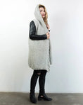 Carica l'immagine nel visualizzatore della galleria, Gilet senza maniche con cappuccio