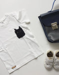 Carica l'immagine nel visualizzatore della galleria, T-shirt bambini con taschino ricamato